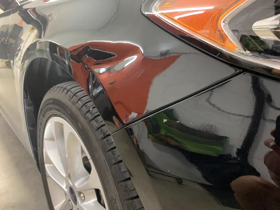 Avant - Débosselage sans peinture sur une Ford