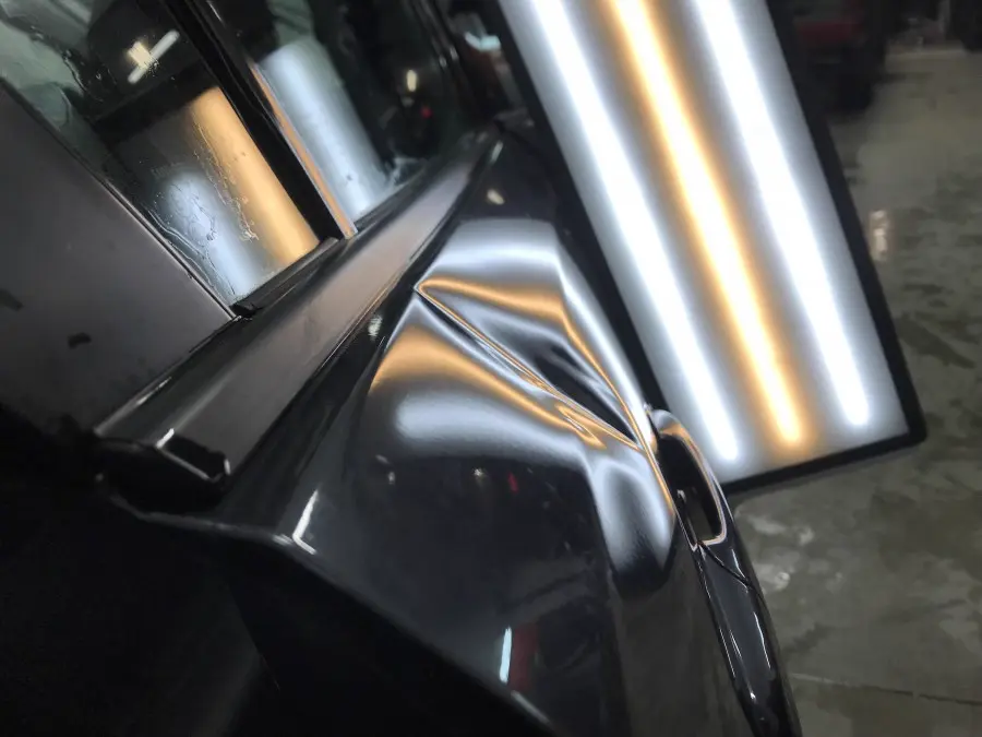 Avant - Débosselage sans peinture sur une Mazda