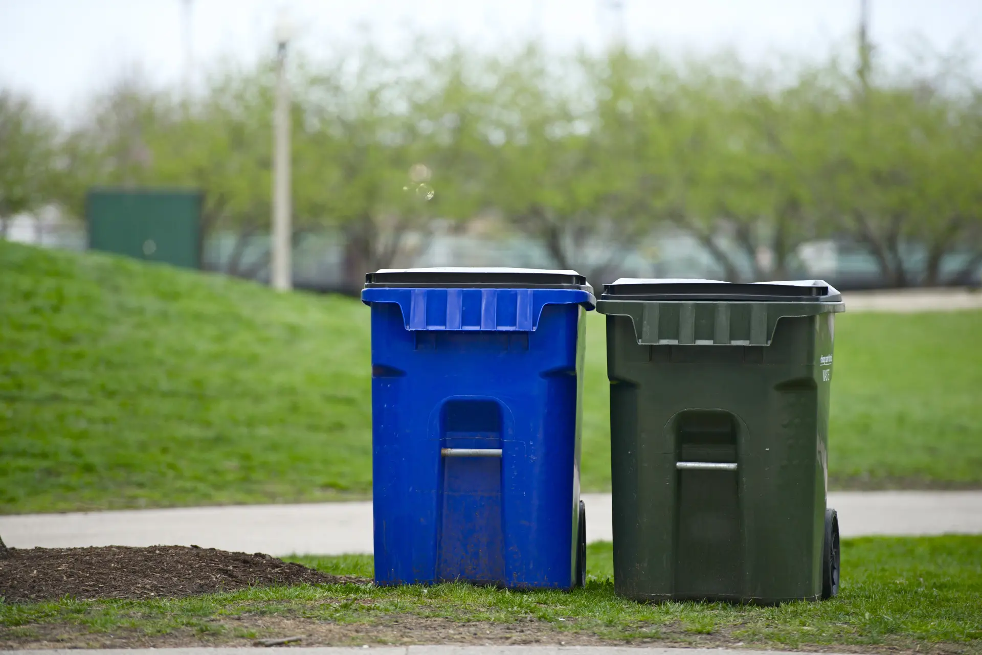 Bosse causée par un bac de recyclage — débosselage sans peinture Dboss